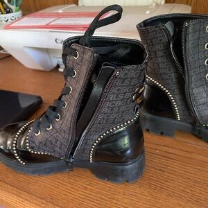 BCBG Girls size 3 logo boots